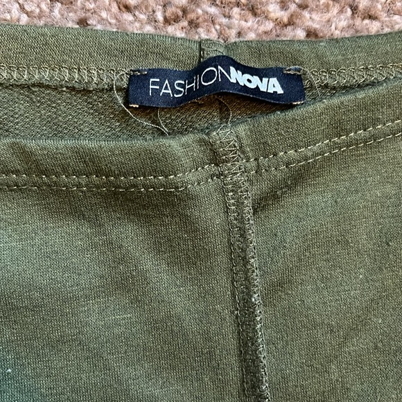 Fashion Nova green cropped sweater - Picture 2 of 6